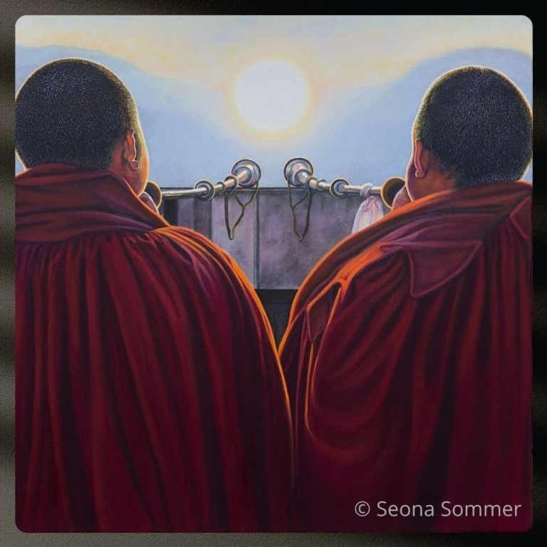 Seona Sommer malt das überdimensionale Gesicht eines Mädchens mit großen, ausdrucksvollen Augen.